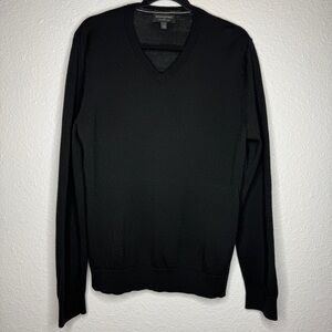 Banana Republic Men’s Black V-Neck Sweater 100% Wool  Long Sleeve Large